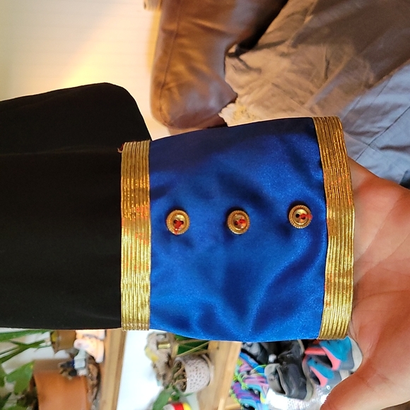 Halloween Costume - Picture 2 of 6